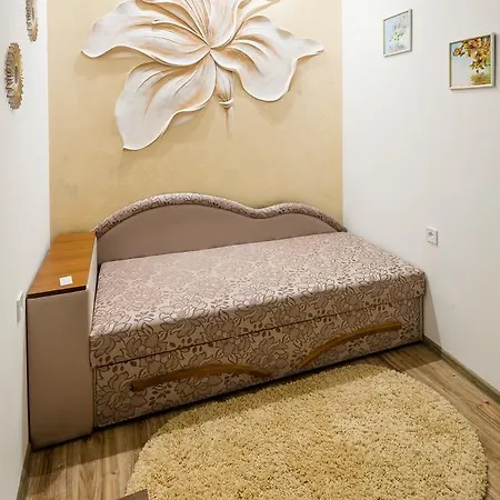 Apartment On Sholom Aleykhema 8 Lviv Exterior photo
