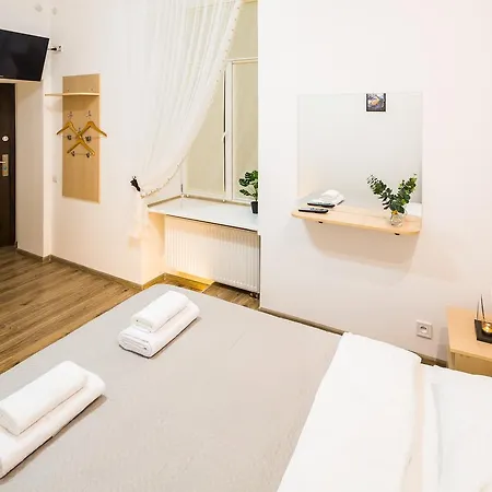 Apartment On Sholom Aleykhema 8 Lviv Exterior photo